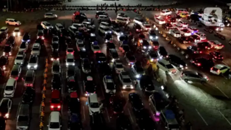 Puncak Arus Mudik Lebaran 2026 Diprediksi Terjadi dalam Dua Gelombang