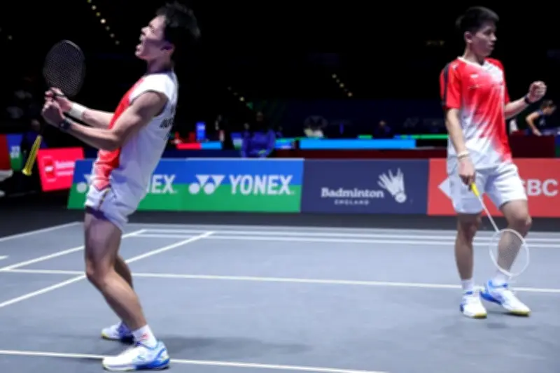 Raymond/Nikolaus Awali All England 2026 dengan Kemenangan Dramatis