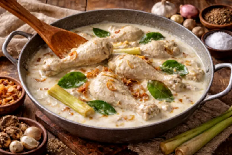 Resep Opor Ayam Kuah Putih, Dijamin Lebih Creamy dan Kaya Rasa