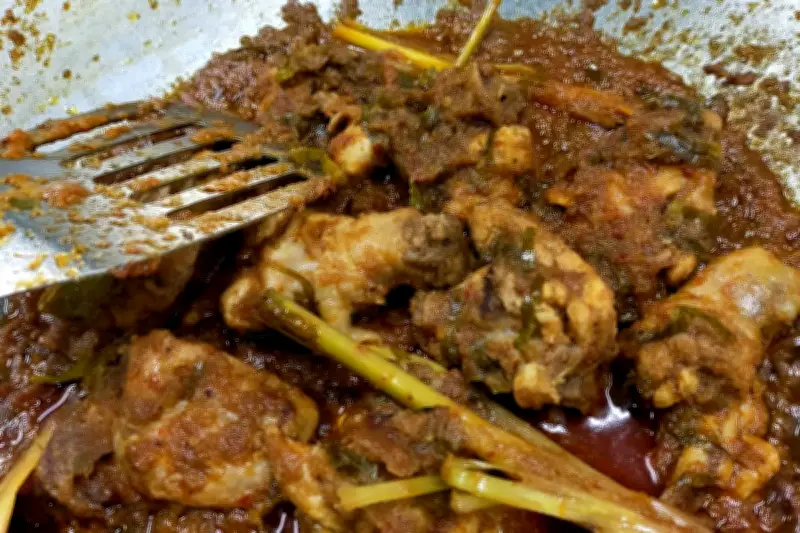 Resep Rendang Ayam Kampung dengan Kelapa Sangrai, Tanpa Minyak dan Lebih Gurih