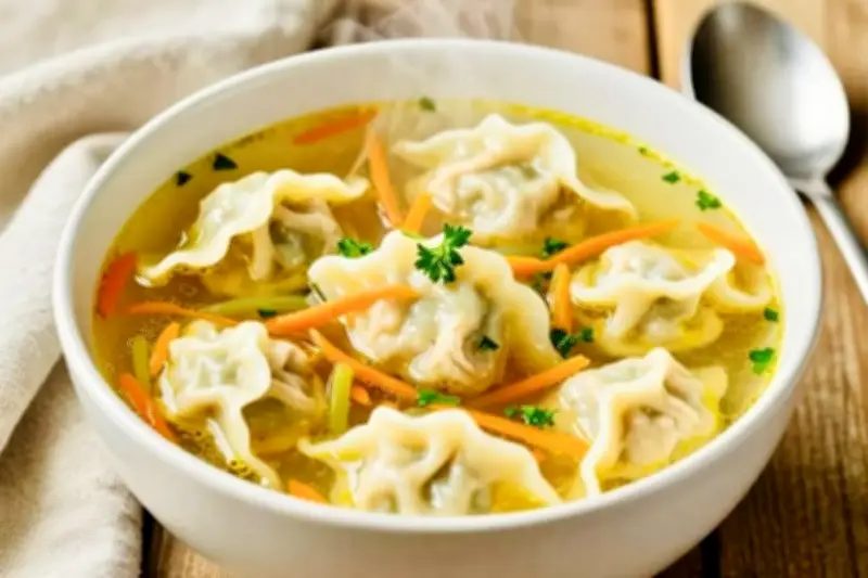 Resep Sup Pangsit Ayam, Hidangan Berkuah Hangat untuk Buka Puasa