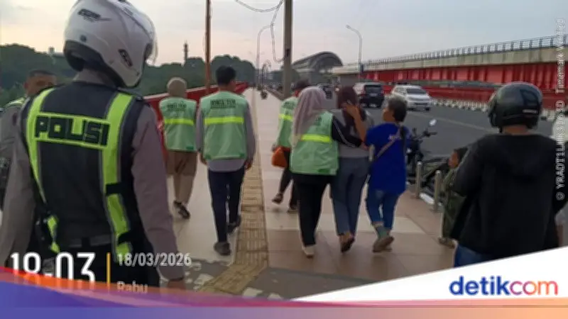 Respons Cepat 110 Polda Sumsel Selamatkan Warga dari Jembatan Ampera