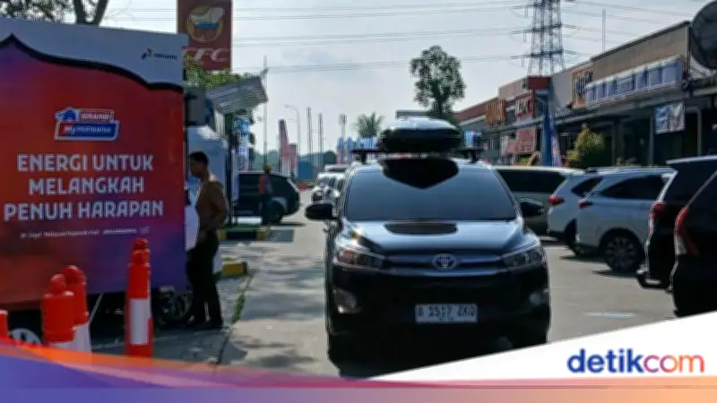 Rest Area KM 43 Tol Jakarta-Merak Mulai Dipadati Pemudik Lebaran