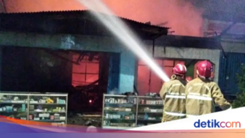 Rumah di Bogor Ludes Terbakar Akibat Ponsel Meledak Saat Dicas Dini Hari
