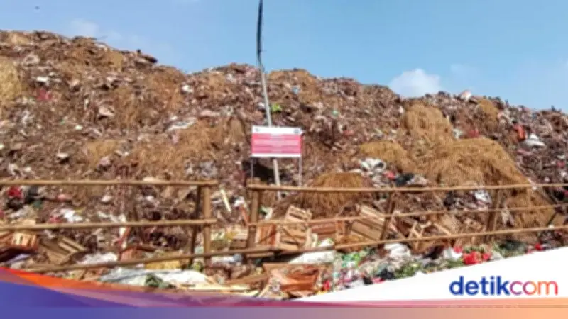 Sampah Menggunung di Pasar Kramat Jati, 20 Truk Dikerahkan Selama 3 Hari