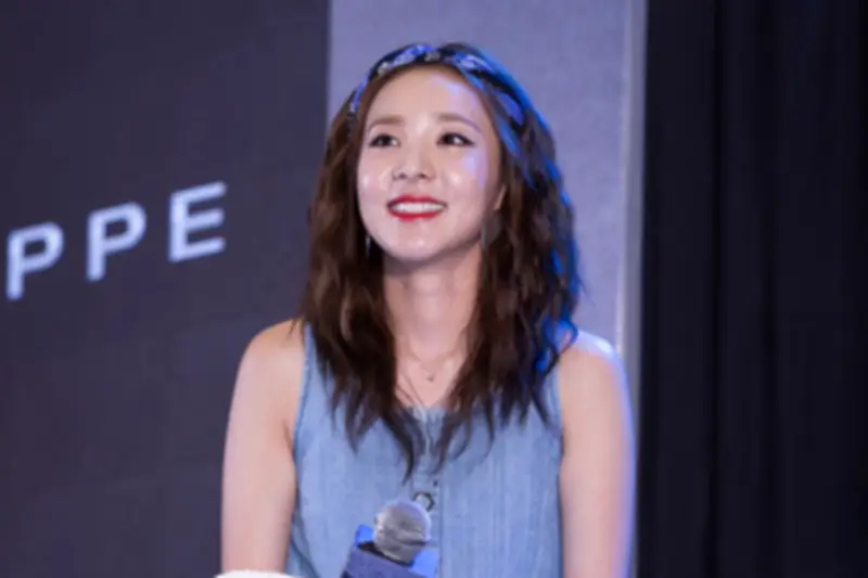 Sandara Park 2NE1 Bantah Tegas Rumor Narkoba Usai Unggahan Park Bom