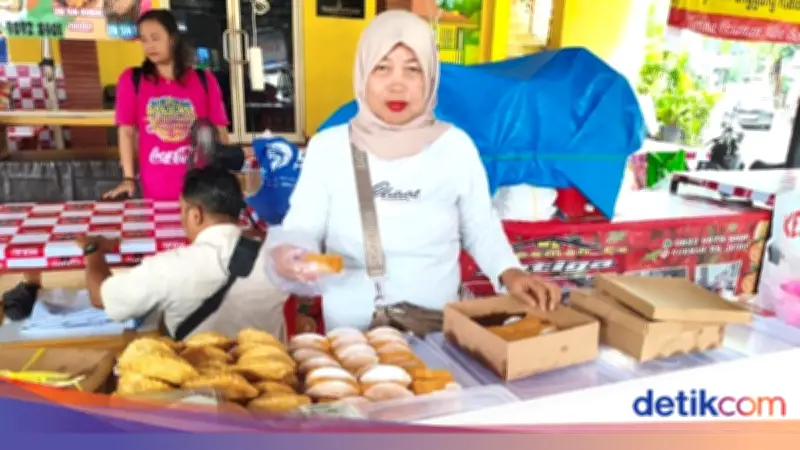Sariyah, Penjual Takjil dari Pemalang yang Setia Berjualan di Benhil Setiap Ramadan