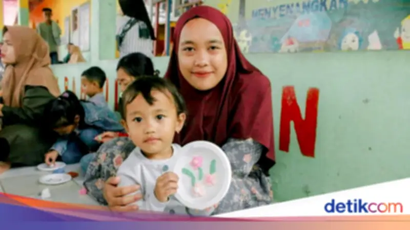 Sentra Kemensos Berikan Layanan Potong Rambut Gratis untuk Korban Bencana Brebes