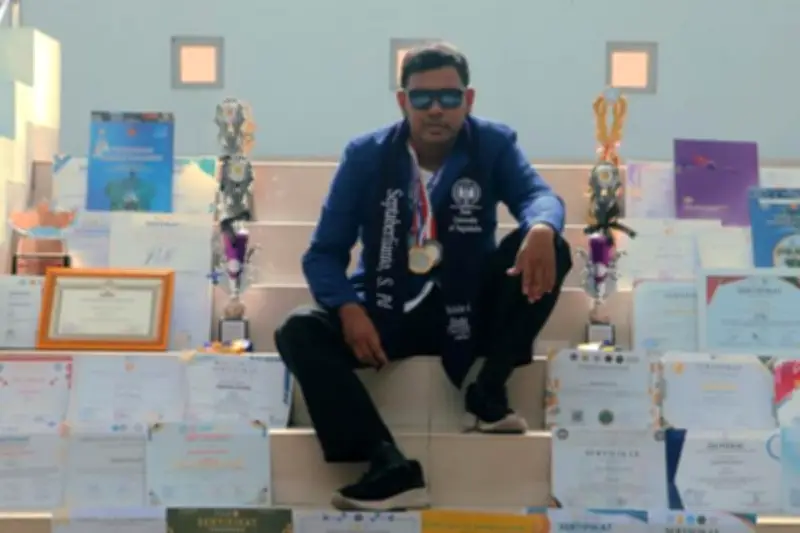 Septaberlianto Lulus Cum Laude dari UNY dengan 36 Gelar Juara Nasional