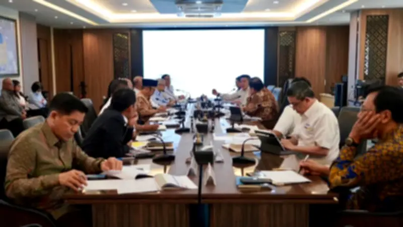 Seskab Teddy: Pemerintah Pantau Situasi Global Sebelum Ambil Kebijakan Fiskal