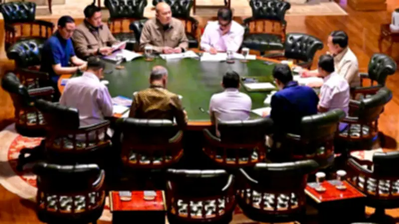 Seskab Teddy: Prabowo Dorong Percepatan Konversi Sampah Lama Jadi Listrik