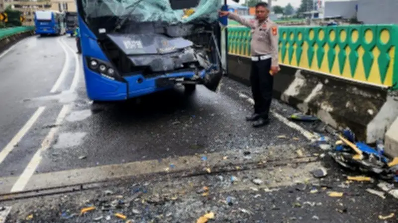 Sopir Transjakarta Tersangka Kasus 'Adu Banteng' di Jalur Langit Koridor 13 Cipulir