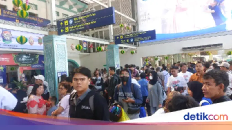 Stasiun Pasar Senen Padat Pemudik Jelang Libur Nyepi dan Lebaran 2026