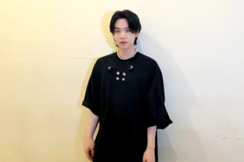 Suga BTS Kolaborasi Rilis Buku Terapi Musik untuk Anak Autisme