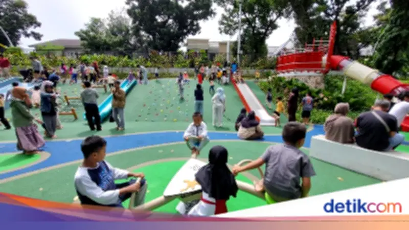 Taman Bendera Pusaka Ramai Dikunjungi Warga untuk Piknik dan Olahraga