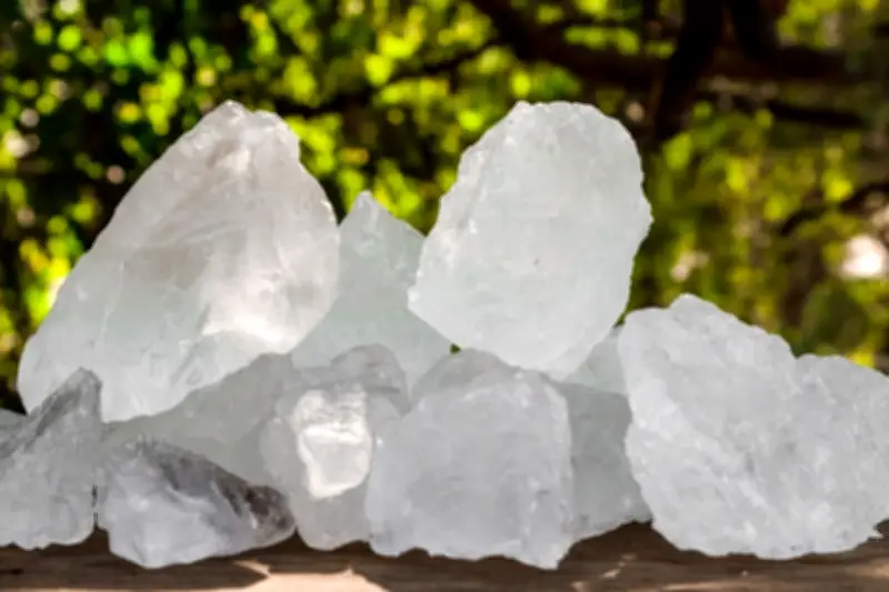 Tawas: Koagulan Alami untuk Menjernihkan Air Sumur dan Sungai yang Keruh