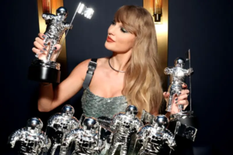 Taylor Swift Ungkap Peran Travis Kelce di Balik Album Penghargaan iHeartRadio 2026