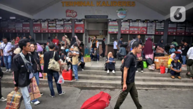 Terminal Kalideres Dipadati Ribuan Pemudik, Ruang Tunggu Tak Mampu Tampung