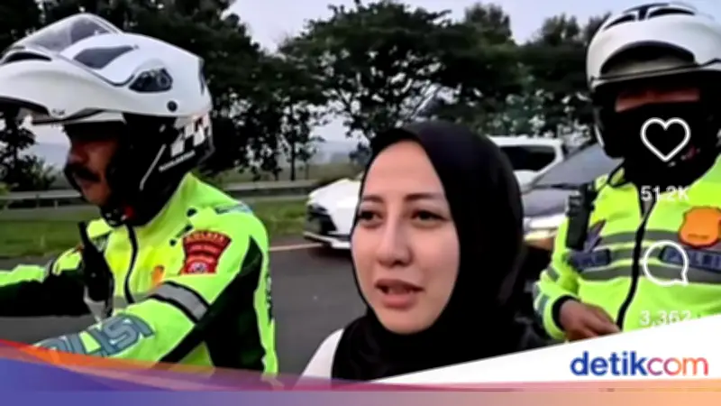 Tertinggal Saat Salat di Rest Area, Pemudik Diantar Polisi Susul Keluarga