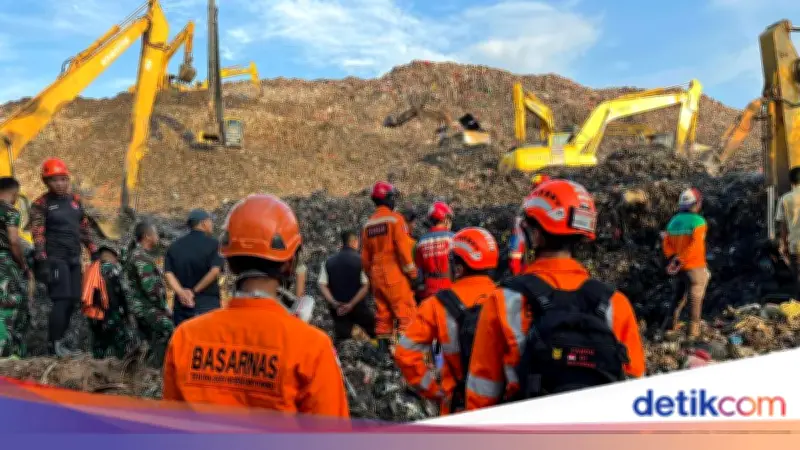 Tiga Korban Tewas dalam Longsor Gunung Sampah Bantargebang: Sopir Truk dan Pemilik Warung