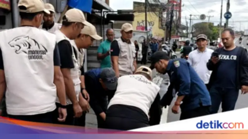 Tim Maung Depok Amankan ODGJ yang Pecahkan Kaca Mobil Warga di Beji