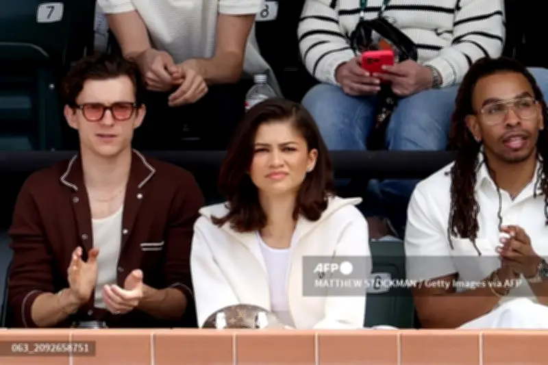 Tom Holland Tampil Tanpa Cincin, Status Hubungan dengan Zendaya Dipertanyakan