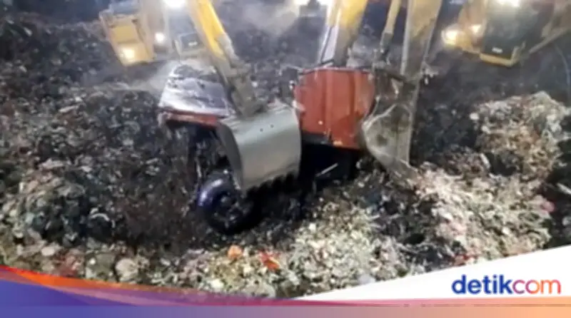 Tragedi Longsor Sampah di Bantargebang: 4 Tewas, Evakuasi Truk Ringsek Dilakukan