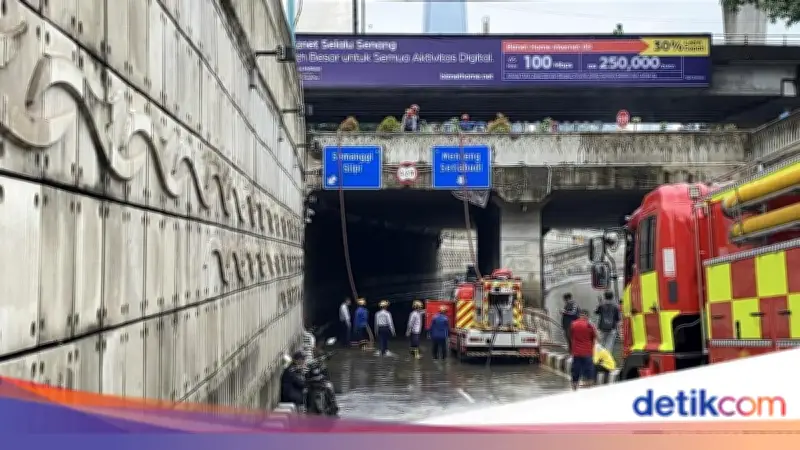 Transjakarta Rute 6V Dialihkan Akibat Banjir Underpass Mampang di Jakarta Selatan