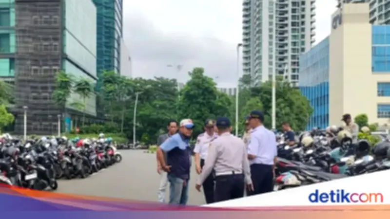Tukang Parkir di Jakbar Viral Tarif Tinggi Berdalih THR, Dishub Beri Teguran Keras