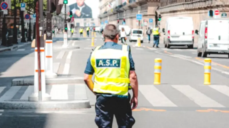 Tukang Parkir di Jaksel Ditangkap Polisi Usai Tempel Stiker Barcode Judi Online di Motor