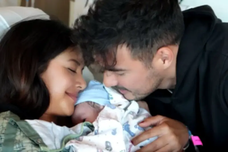 Tyler Bigenho Puji Aurelie Moeremans Sebagai Superwoman Usai Kelahiran Putra Pertama