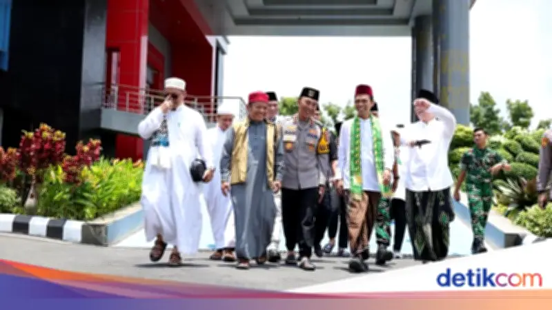 UAS Ingatkan Polisi Tugasnya Amanah, Bukan Sekadar Pekerjaan Biasa