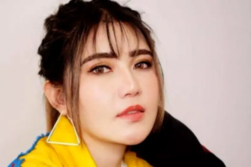 Via Vallen Alami Kontraksi Berhari-hari Sebelum Melahirkan Anak Kedua