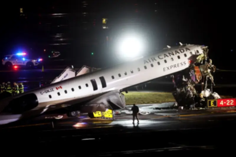 Video CCTV Detik-Detik Tabrakan Pesawat Air Canada di Bandara LaGuardia Beredar