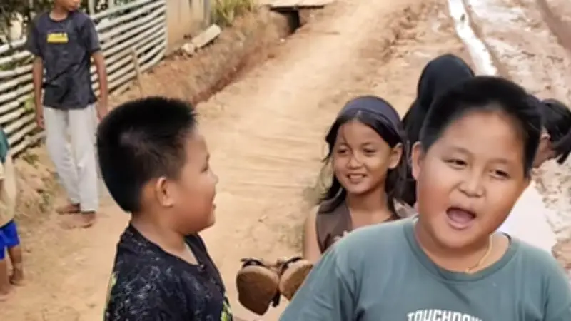 Video Viral Bocah Kalbar Kritik Jalan Rusak, Sentil Kinerja Gubernur yang 'Molor'