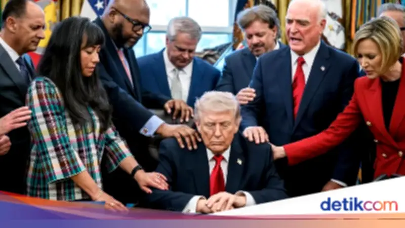 Video Viral Trump Didoakan Pendeta di Gedung Putih Saat Perang Iran-AS