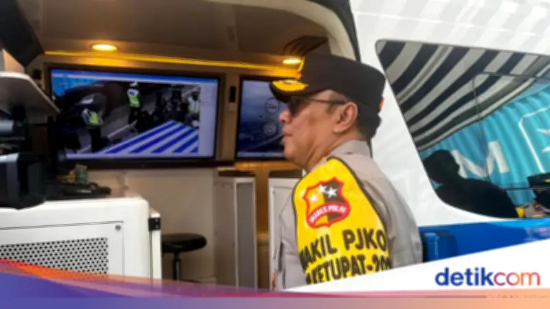 Wakapolri Pantau Arus Mudik di KM 29, Apresiasi Kesiapan Teknologi Korlantas