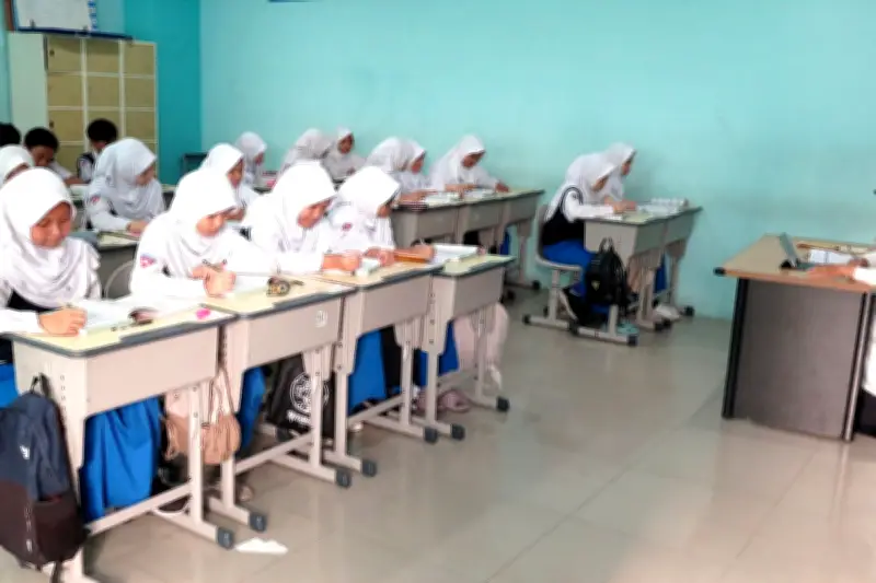 Wakil Ketua Komisi X DPR Tolak Rencana Sekolah Daring untuk Efisiensi Anggaran