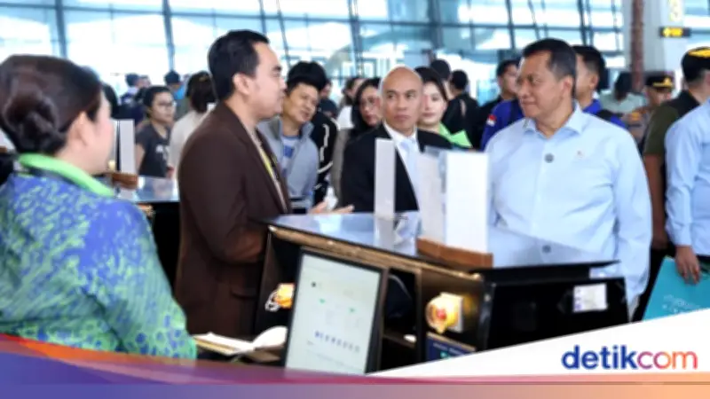 Wamen PANRB Tinjau Layanan Angkutan Umum di Bandara dan Pelabuhan Jelang Lebaran