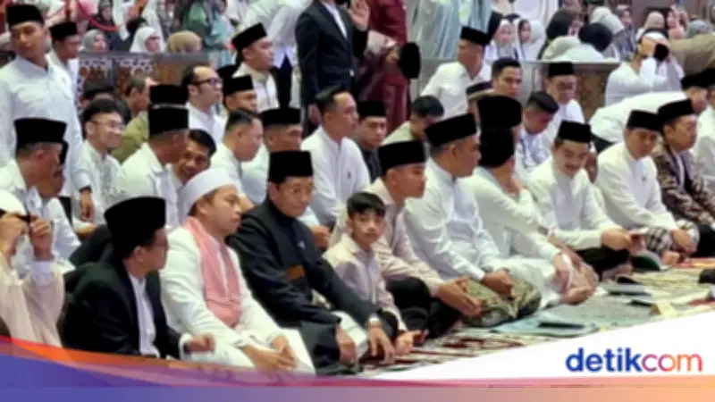 Wapres Gibran Salat Idul Fitri di Istiqlal Ditemani Jan Ethes, Hadir Juga Pejabat Tinggi Negara