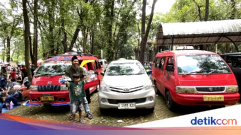 Warga Cakung Sewa 2 Angkot untuk Wisata Keluarga Besar ke Ragunan