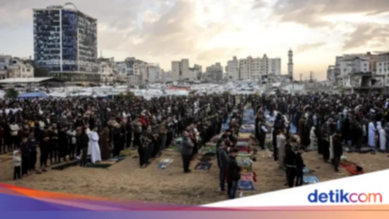 Warga Gaza Salat Id di Tengah Puing Kehancuran Akibat Serangan Israel