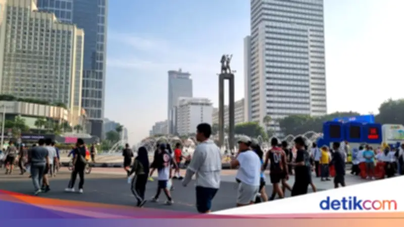 Warga Jakarta Antusias Berolahraga di CFD HI Usai Libur Lebaran