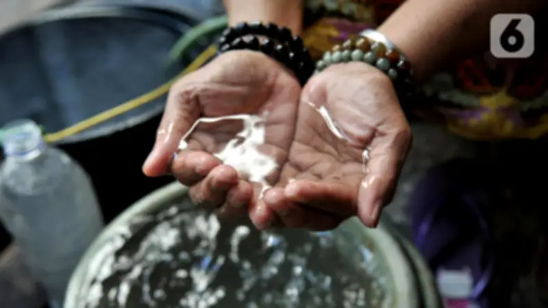 Warga Tambora Keluhkan Air PAM Hanya Menetes, Kotor dan Berbau Seperti Got