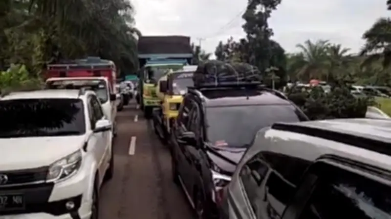 Waspada Jalur Mudik Lebaran di Sumatra: Rawan Rusak, Kriminal, dan Kecelakaan