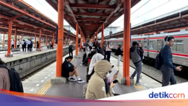 WFA Jelang Lebaran Berlaku, Stasiun KRL Bekasi Lebih Lengang dari Biasanya