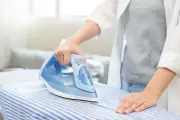 6 Kesalahan Menyetrika yang Bikin Pakaian Cepat Kusut dan Rusak