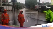 Banjir 60 Cm Rendam Jalan Meruya Jakbar, Lalu Lintas Lumpuh Total