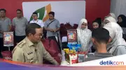 Bazar Ramadan di Balai Kota Dibuka Pramono, 3.000 Paket Sembako Ludes Diserbu Warga