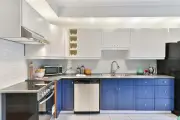 Cara Tepat Membersihkan Kabinet Dapur Laminasi Agar Awet dan Tak Cepat Rusak